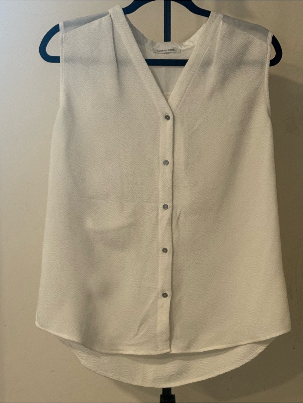 Calvin Klein White Sleeveless V-Neck Button-Front Blouse